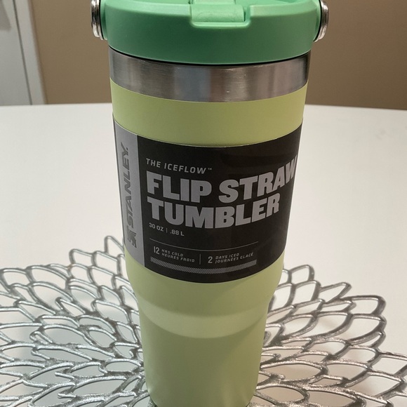🐝 NWT Stanley Flip Straw Tumbler - Green/Yellow, 30oz - Picture 2 of 8